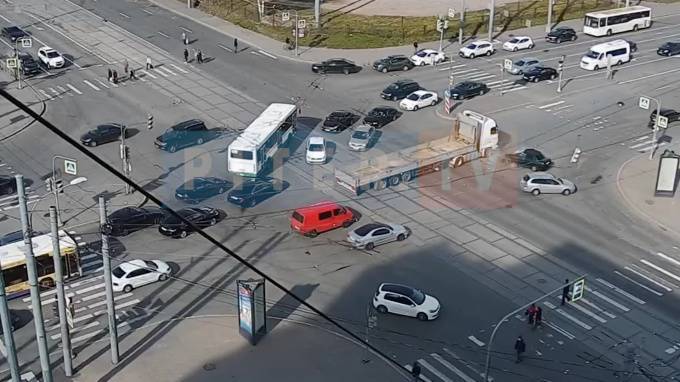 На перекрестке улиц Уральская и Наличная произошла погоня с ДТП