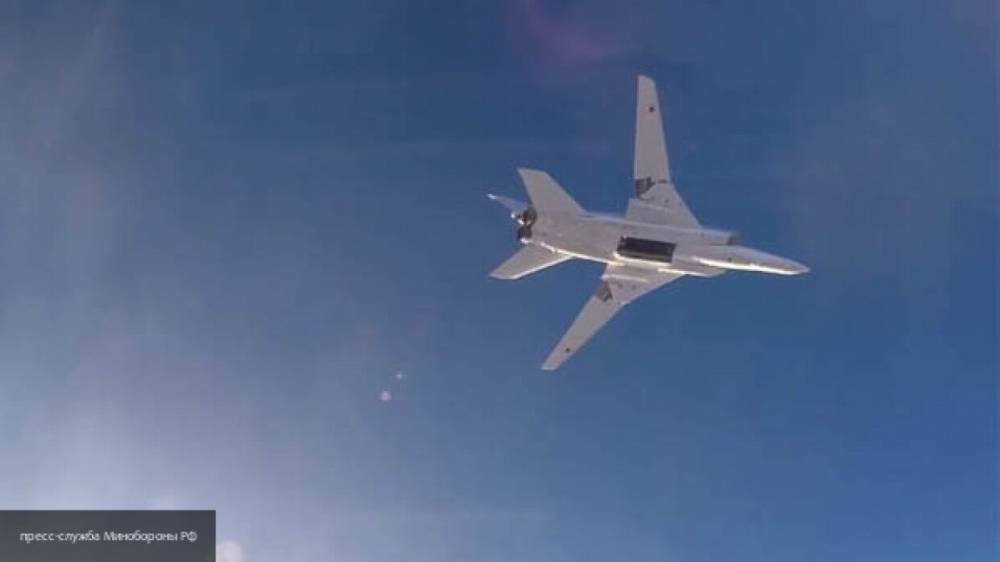 Два бомбардировщика Ту-22М3 ВКС РФ выполнили пятичасовой полет над Черным морем