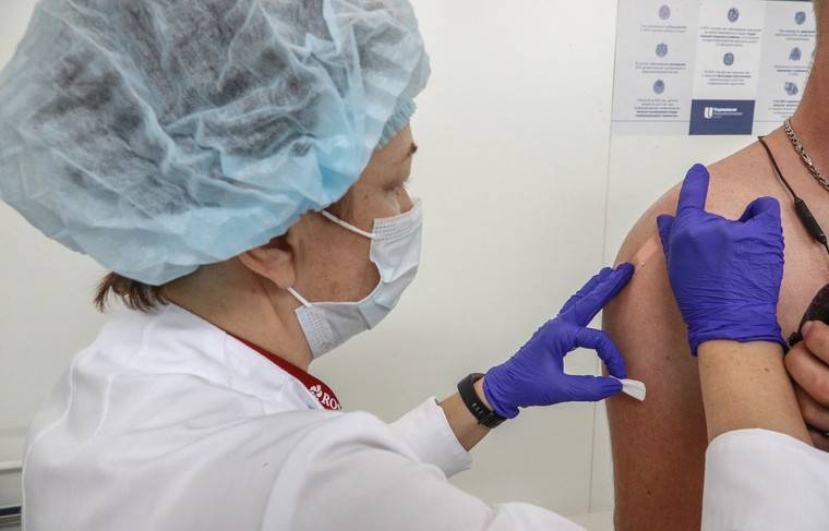 В Минздраве рассказали об условиях возобновления вакцинации взрослых