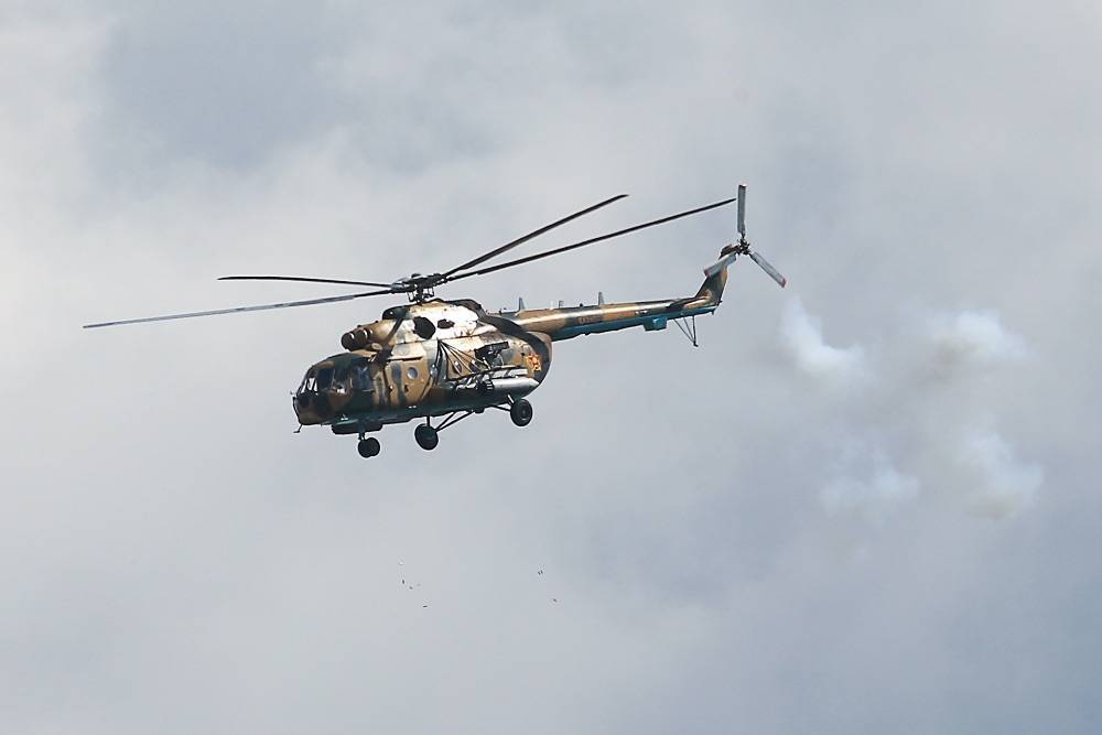 В Подмосковье вертолет Ми-8 совершил жесткую посадку, есть погибшие