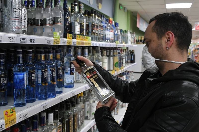 Эксперты прокомментировали идею повысить возраст продажи алкоголя до 21 года