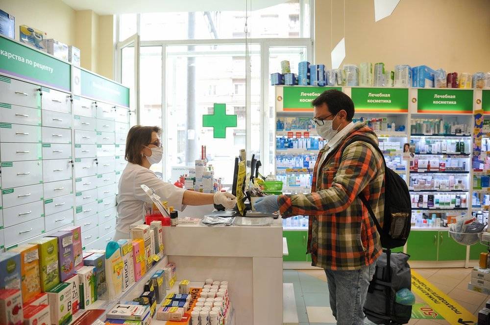 Аптеки, сетевые магазины и мелкая розница в РФ продают 4 миллиона масок в сутки