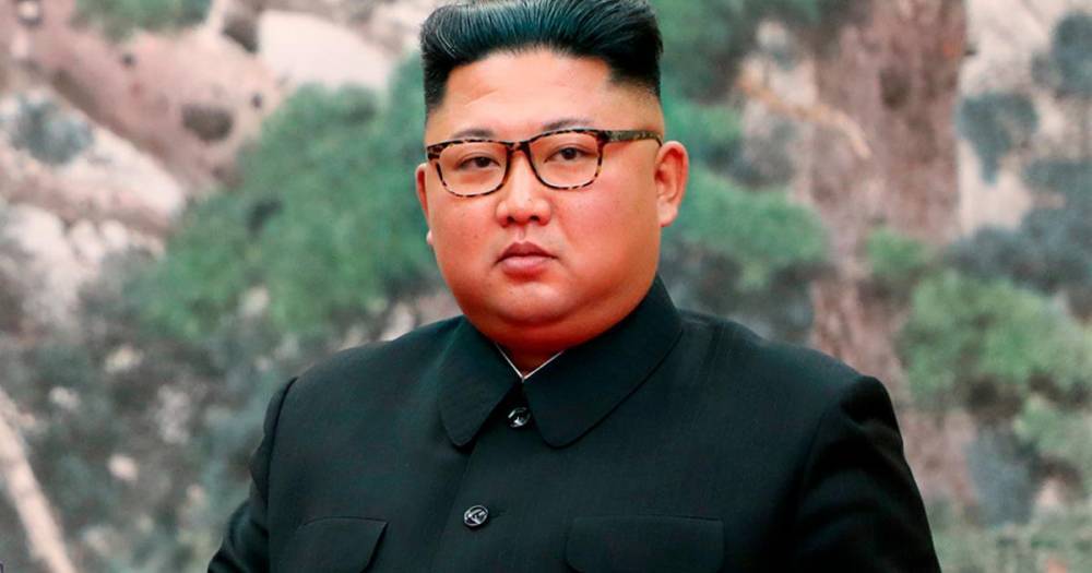 Разрезал ленточку и помахал: детали появления Ким Чен Ына на публике