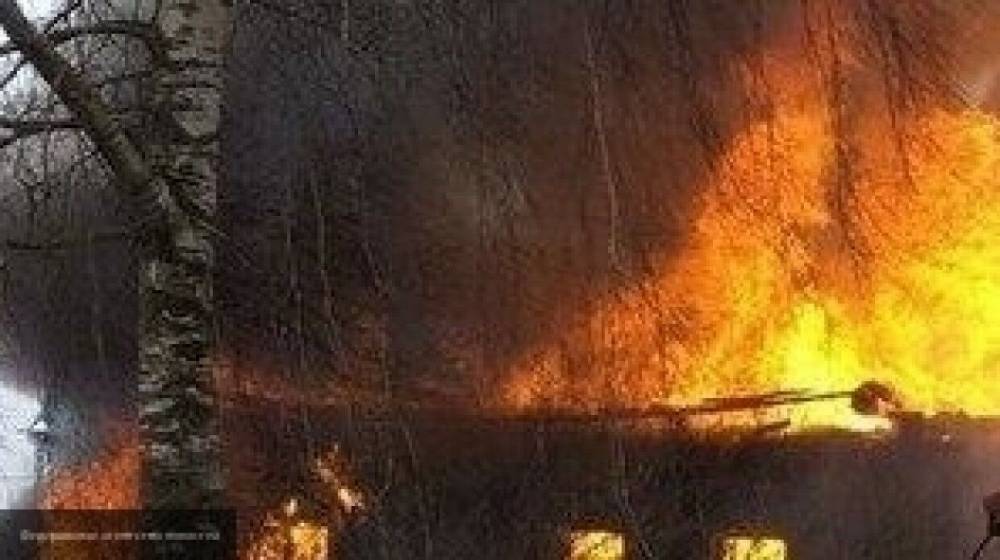 Пожарные потушили загоревшуюся на даче баню в Магадане