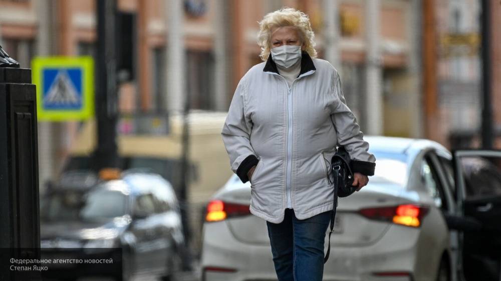 Эколог Нагибин указал на опасность использованных медицинских масок