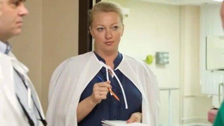 В Красноярске умерла главврач, выпавшая из окна госпиталя