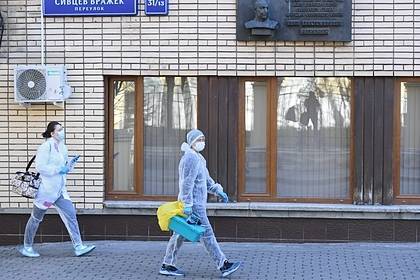 Рост числа заразившихся коронавирусом в Москве связали с очередями в метро