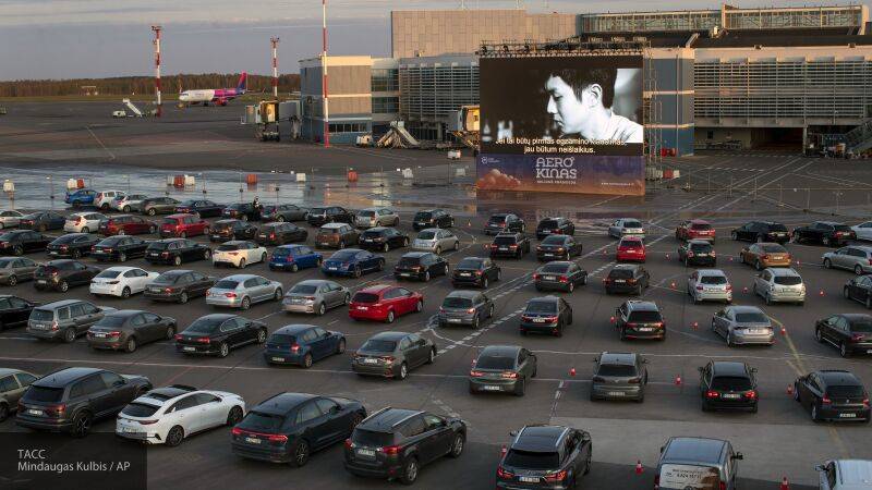 Летные полосы Вильнюсского аэропорта стали кинотеатром под открытым небом