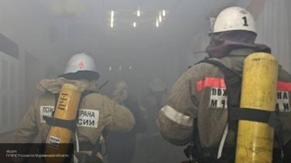 Спасатели потушили пожар на территории гаражного кооператива в Москве