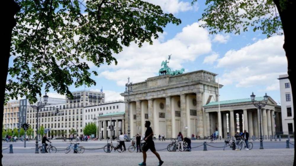 Повышение зарплат и штрафов, новый праздник: что изменится в Германии в мае