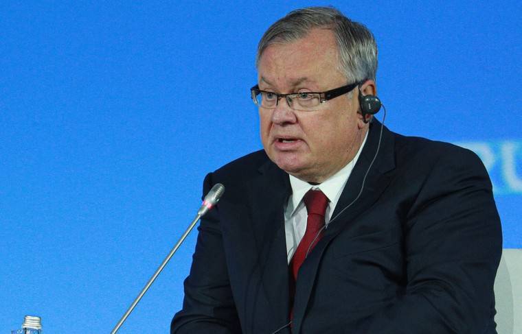 Глава ВТБ посоветовал правительству увеличить госдолг до 6 трлн рублей