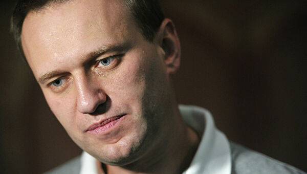 Навальному стало стыдно из-за отмены дебатов с Захаровой