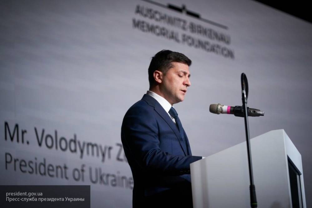 Зеленский заявил, что украинцы не должны погибать из-за политики