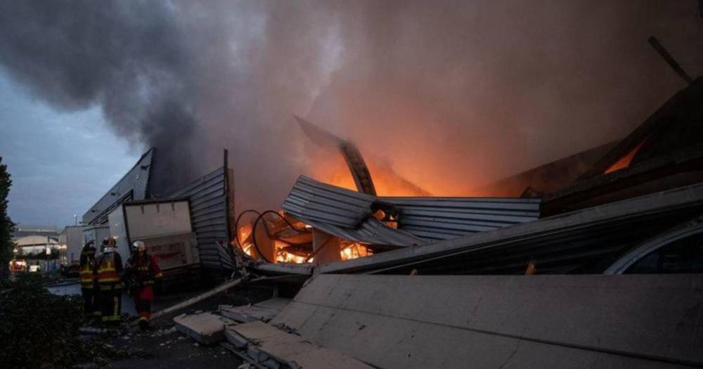 Во Франции пожар уничтожил склад с медицинскими масками