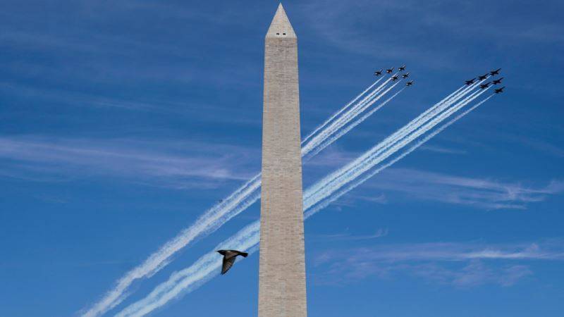 Воздушный парад над Вашингтоном в честь тех, кто сражается с пандемией