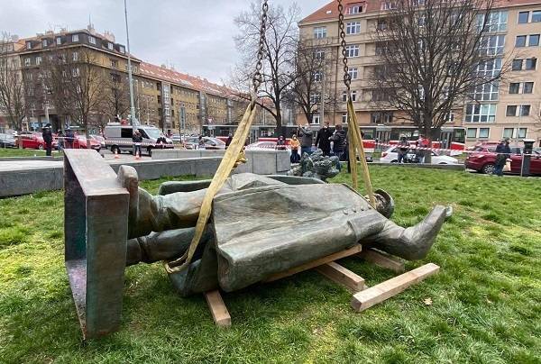 Минобороны Чехии открестилось от демонтированного памятника Коневу