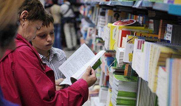 Член Совфеда призвал заменить в РФ школьные учебники по истории