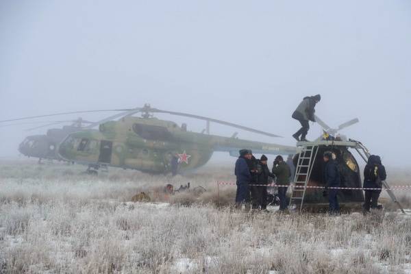 Военный вертолет с людьми совершил жесткую посадку в Подмосковье