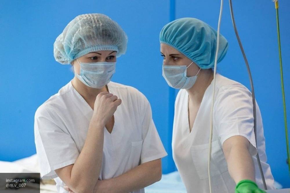 Медсестра тульской инфекционной больницы вышла на работу в купальнике и прозрачном костюме