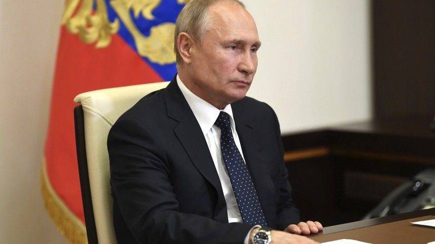 Путин: Более 50 миллиардов рублей направлены в регионы для выплат медикам