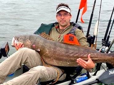 Рыболов-новичок поймал рыбу рекордного размера