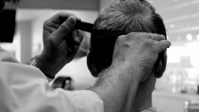 В Белгородской области парикмахер заразил коронавирусом 23 клиента