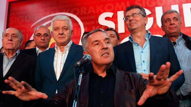 Президента Черногории обвинили в разграблении страны