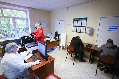 Пятый день подряд в России выявили менее 10 тысяч случаев заражения COVID-19