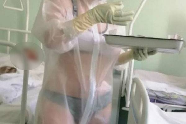 Тульская медсестра поплатилась за купальник под костюмом защиты