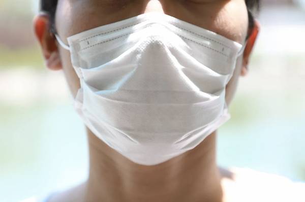 Минпромторг: медицинские маски в России начали дешеветь