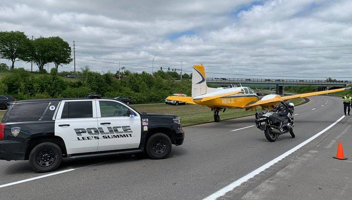 Пилот посадил самолет с отказавшим двигателем на шоссе под Канзас-Сити