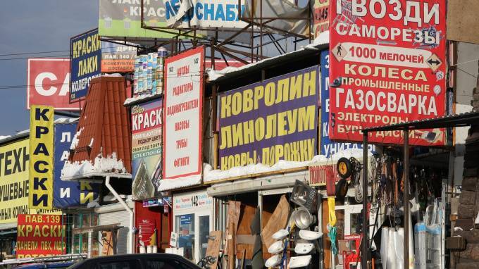В Петербурге сократили выдачу разрешений на установку и использование рекламных конструкций