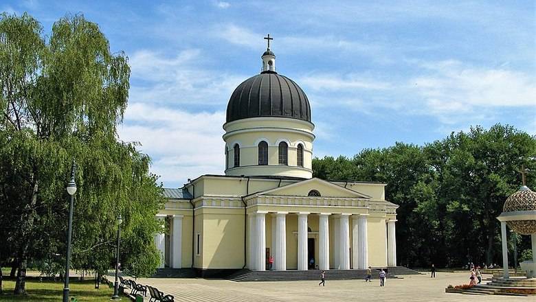 Православная церковь Молдавии обеспокоилась опасностями от Билла Гейтса и связи 5G