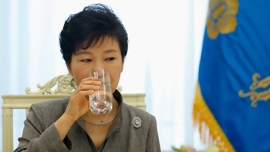 Пак Кынхе - Прокуратура Южной Кореи требует 35 лет тюрьмы за коррупцию для экс-президента - gazeta.ru - Южная Корея