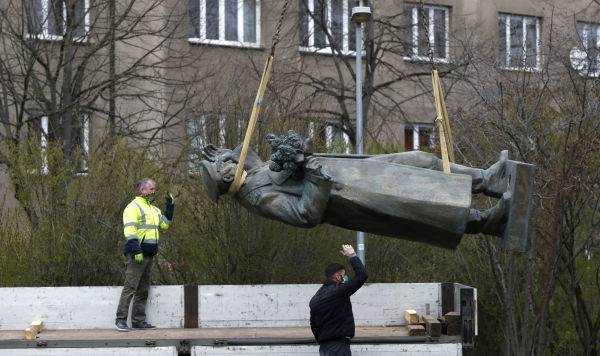 Почему Чехия не отдает России памятник Коневу