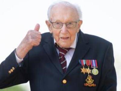 Британский 100-летний ветеран, который собрал 33 млн фунтов для борьбы с коронавирусом, получит титул рыцаря
