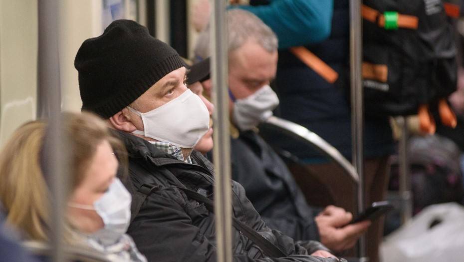 В Петербурге начали выдавать деньги на маски