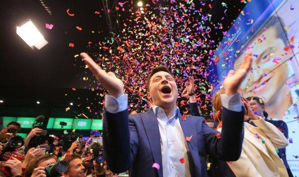 "Большинство так и не дождалось выполнения обещаний": что сделал Зеленский за год у власти