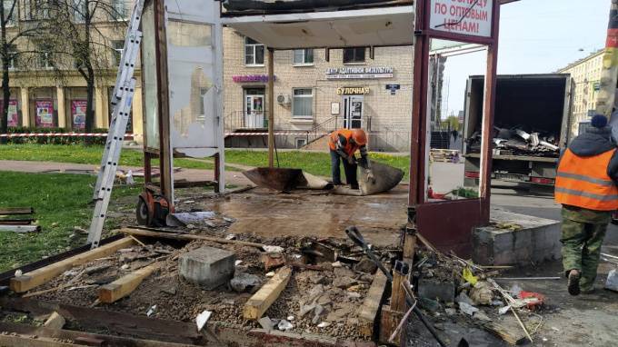 В Петербурге снесли семь незаконных торговых павильонов
