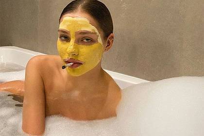 Самая перспективная российская модель снялась обнаженной в ванне с самокруткой