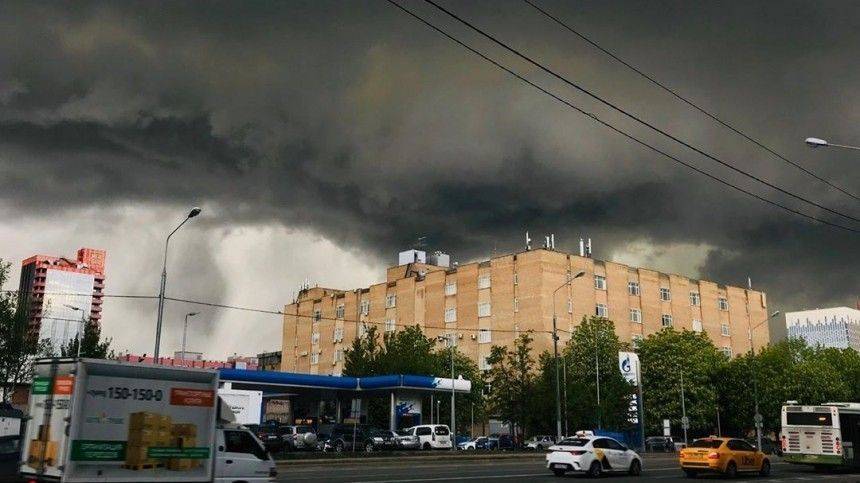 «Апокалипсис уже наступил»: в сети появились «ужасающие» кадры погоды в Москве