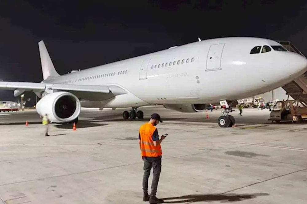 В Израиль впервые прилетел прямой рейс из ОАЭ с грузом для палестинцев