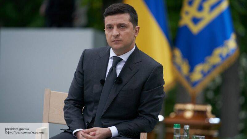 Киевский политолог Головачев: Зеленского придется выковыривать из президентского кресла