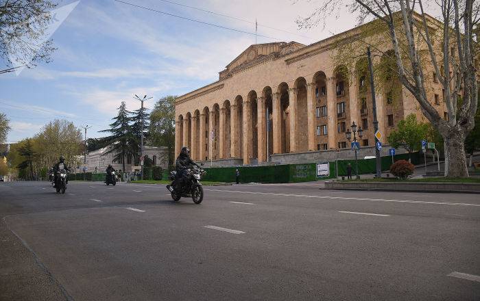 Парламент Грузии возвращается к работе