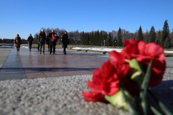 В ЗакСе попросили уточнить запрет на прощание с умершими в Петербурге