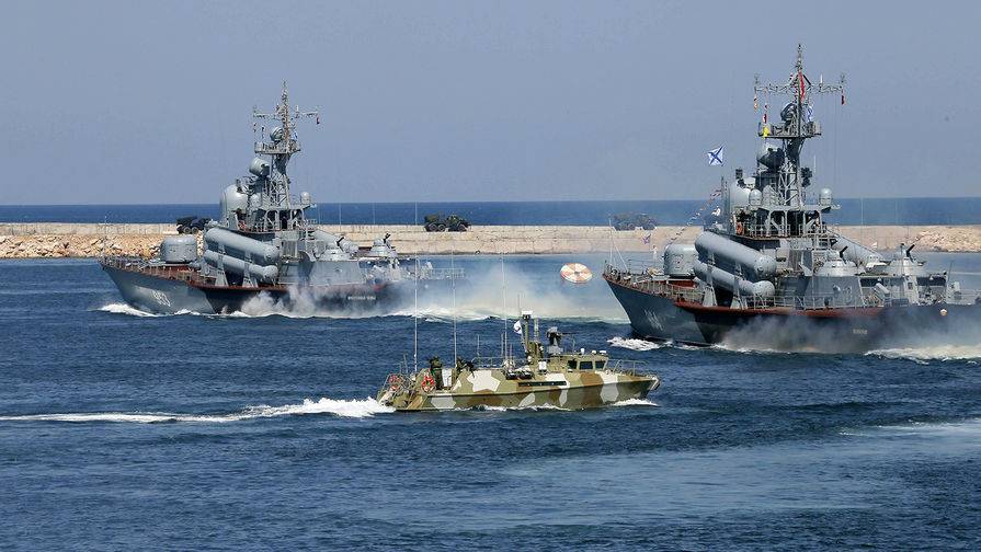 Фрегаты Черноморского флота РФ провели учебные стрельбы