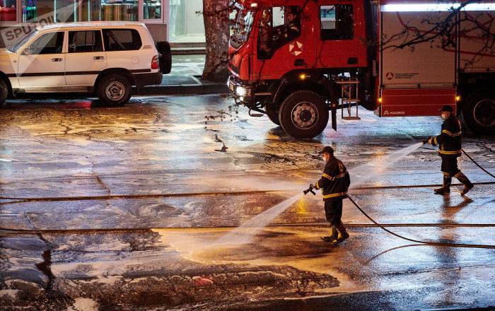 Каладзе продолжает мыть Тбилиси: дезинфекции подверглись улицы в Крцаниси