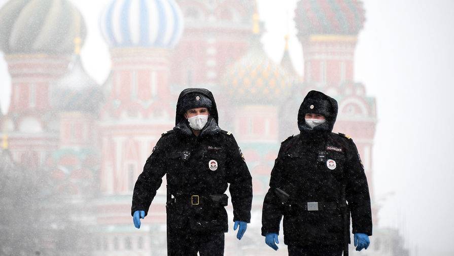В Москве призвали водителей и пешеходов быть осторожными из-за снега