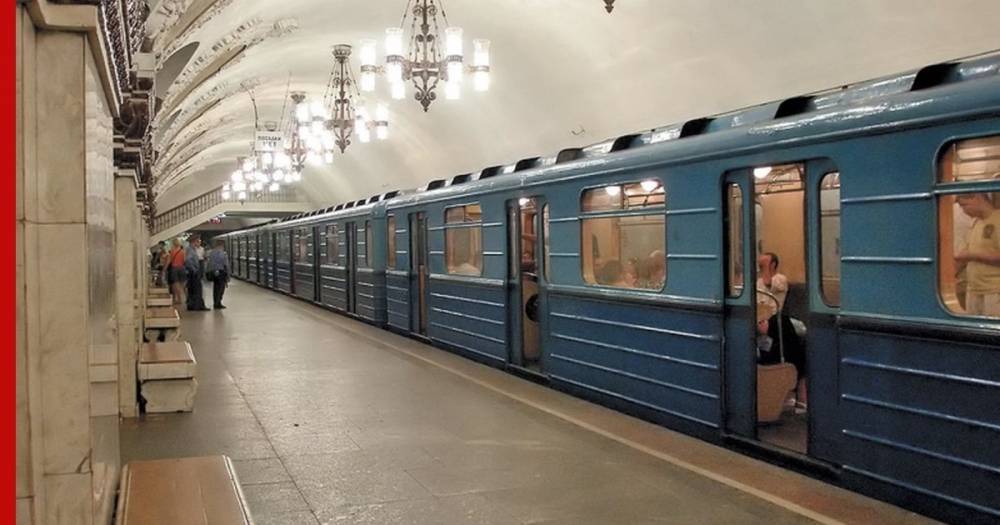 Свободные вагоны в метро Москвы обозначат стикерами