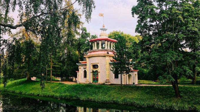 Власти Петербурга отказались открывать парки и скверы